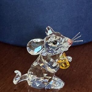 Swarovski Crystal Mouse Figurine holding Yellow Cheese 2013
